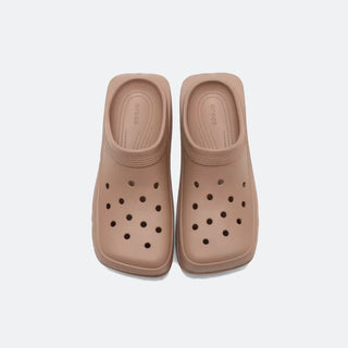 Crocs Classic Blunt Toe - Latte