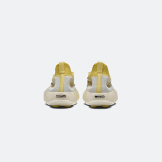 Nike Mind 002 Flyknit "Light Bone & Saturn Gold"