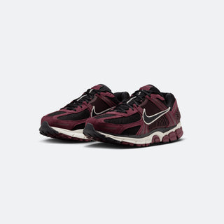 Nike Vomero 5 "Dark Team Red"