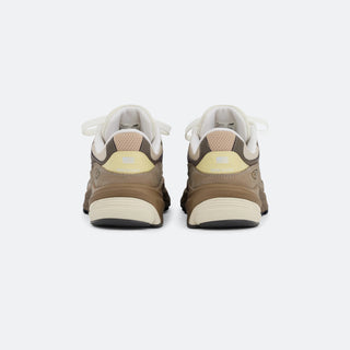 New Balance 990v6 "Dirftwood"